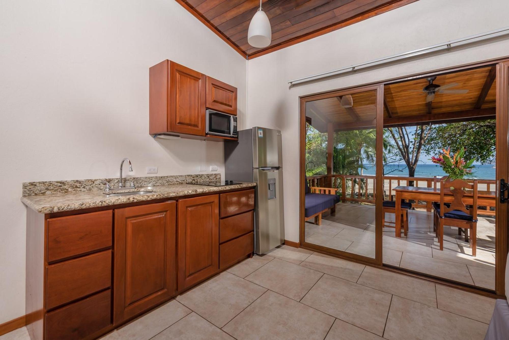 The Coast Beachfront Hotel Tamarindo Quarto foto