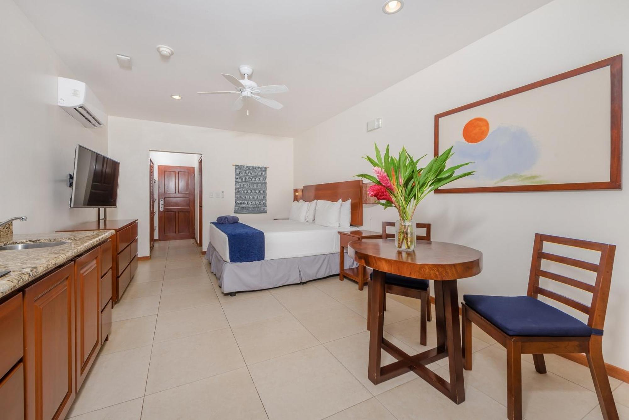 The Coast Beachfront Hotel Tamarindo Quarto foto