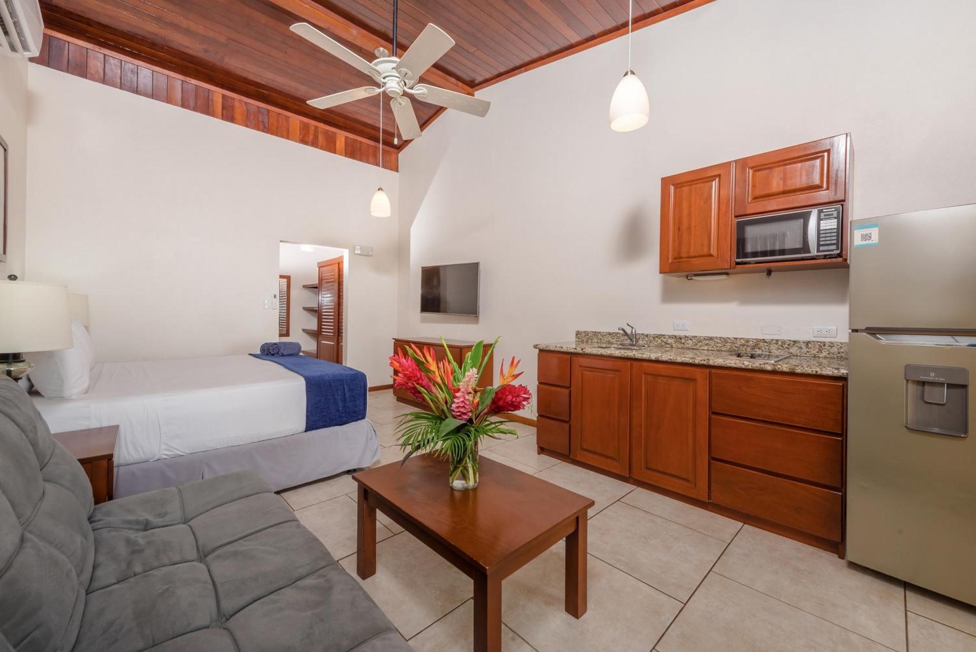 The Coast Beachfront Hotel Tamarindo Quarto foto