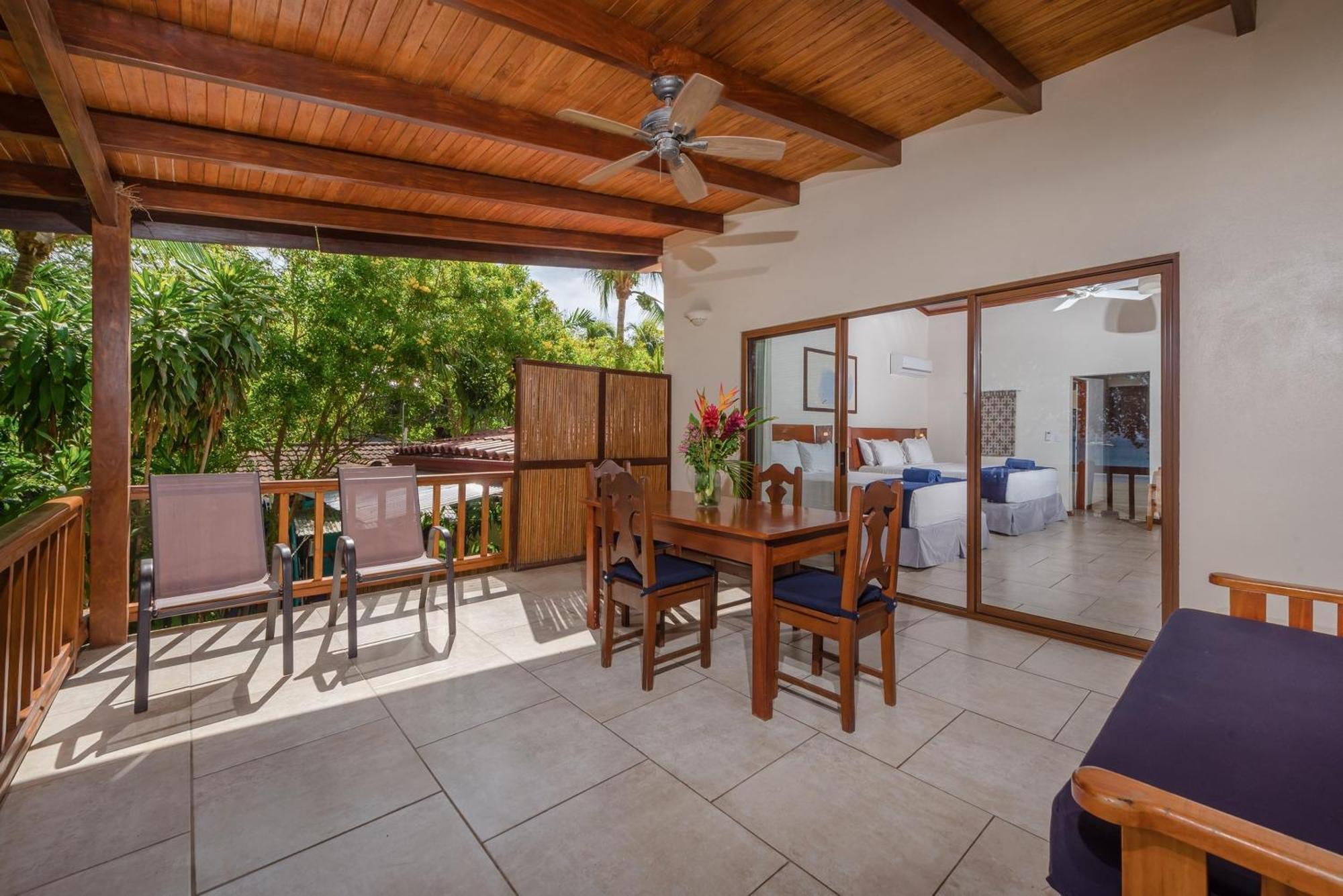 The Coast Beachfront Hotel Tamarindo Quarto foto