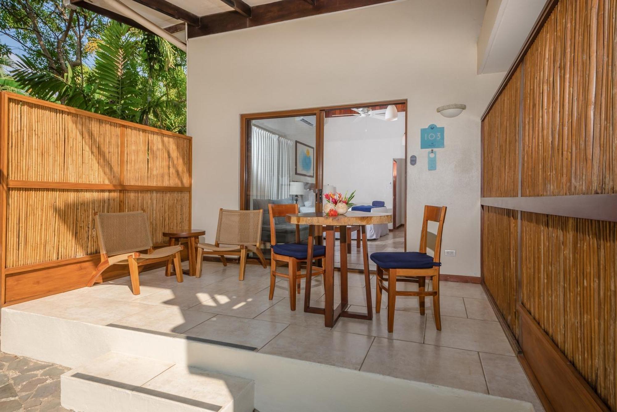 The Coast Beachfront Hotel Tamarindo Quarto foto